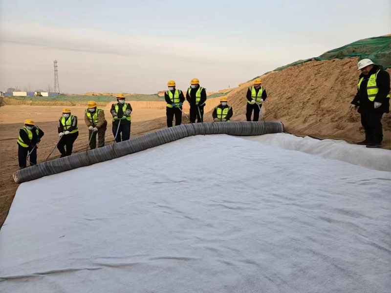 永安河水系治理工程EPC工程用膨潤(rùn)土防水毯2.jpg